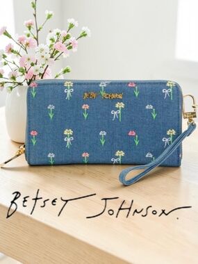 Betsey Johnson Denim Floral Embroidered Zip Around Wallet Wristlet Strap 8"x4.5
